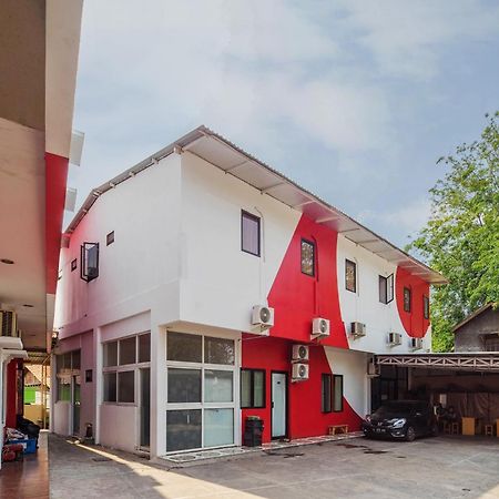 Super Oyo 866 Idola Residence Джакарта Экстерьер фото