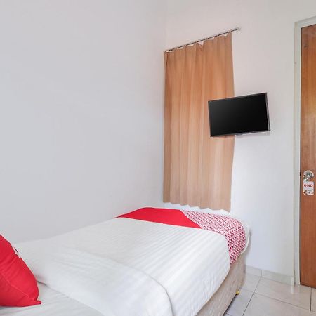 Super Oyo 866 Idola Residence Джакарта Экстерьер фото