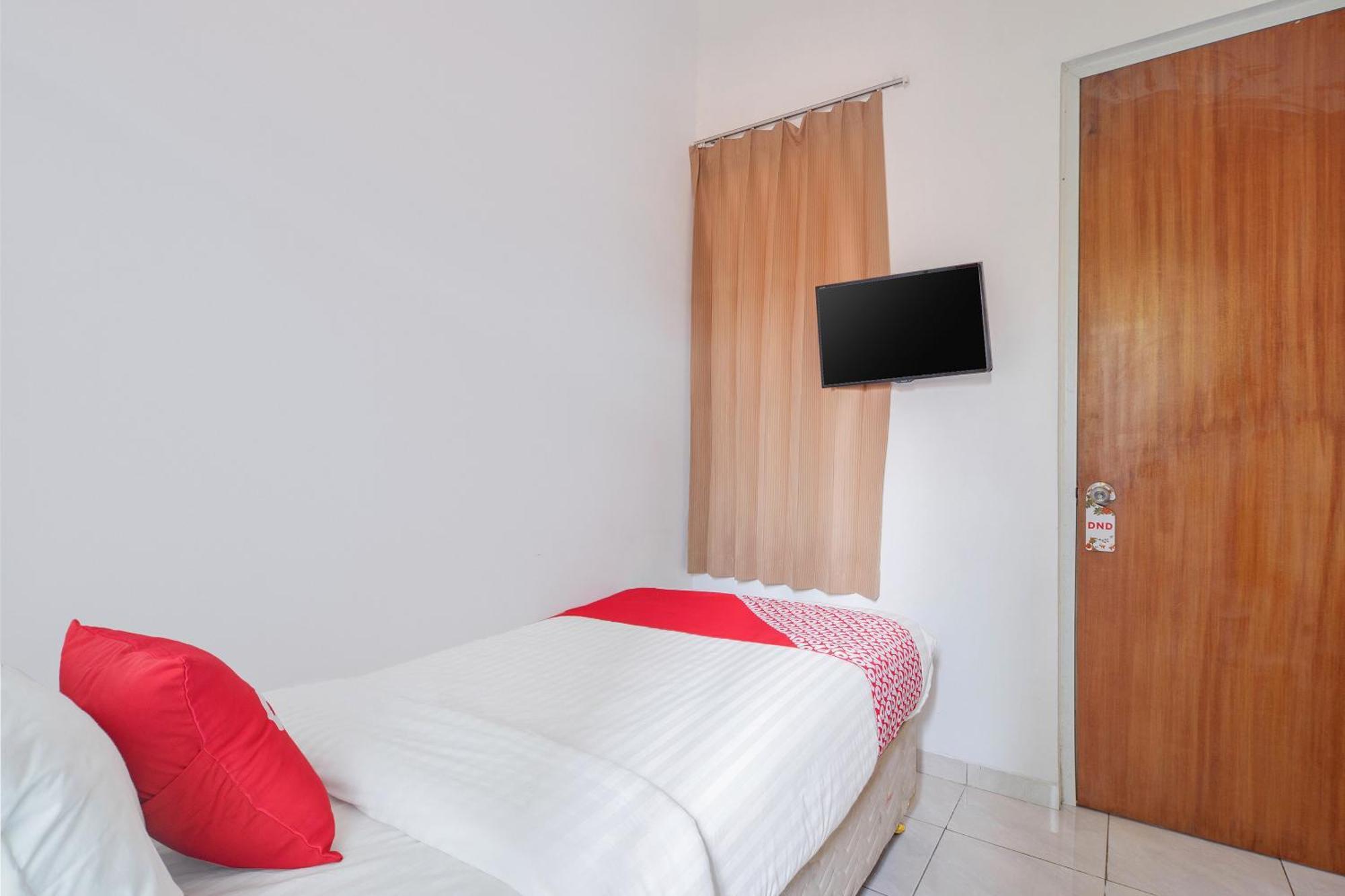 Super Oyo 866 Idola Residence Джакарта Экстерьер фото