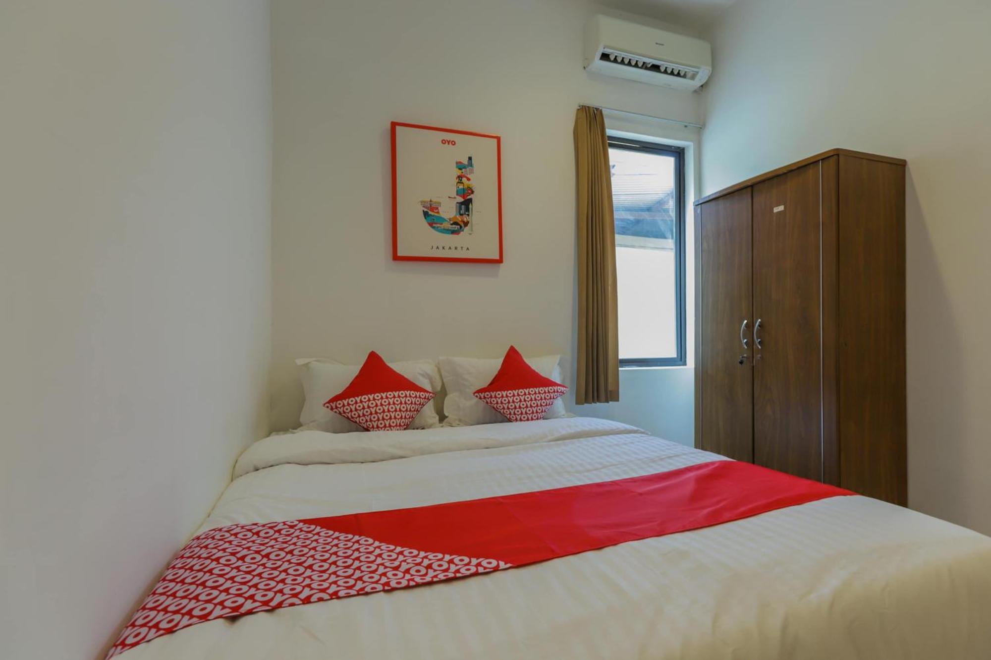 Super Oyo 866 Idola Residence Джакарта Экстерьер фото