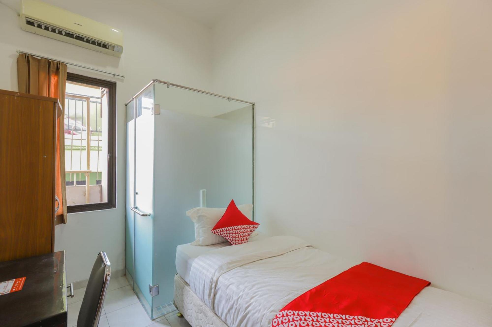 Super Oyo 866 Idola Residence Джакарта Экстерьер фото