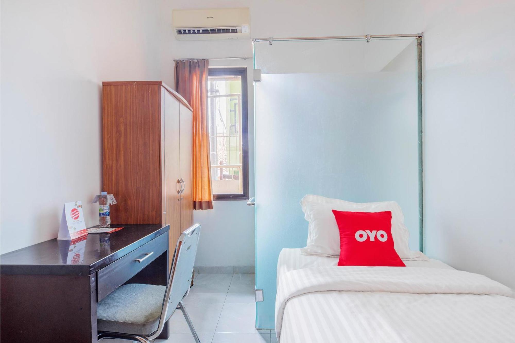 Super Oyo 866 Idola Residence Джакарта Экстерьер фото