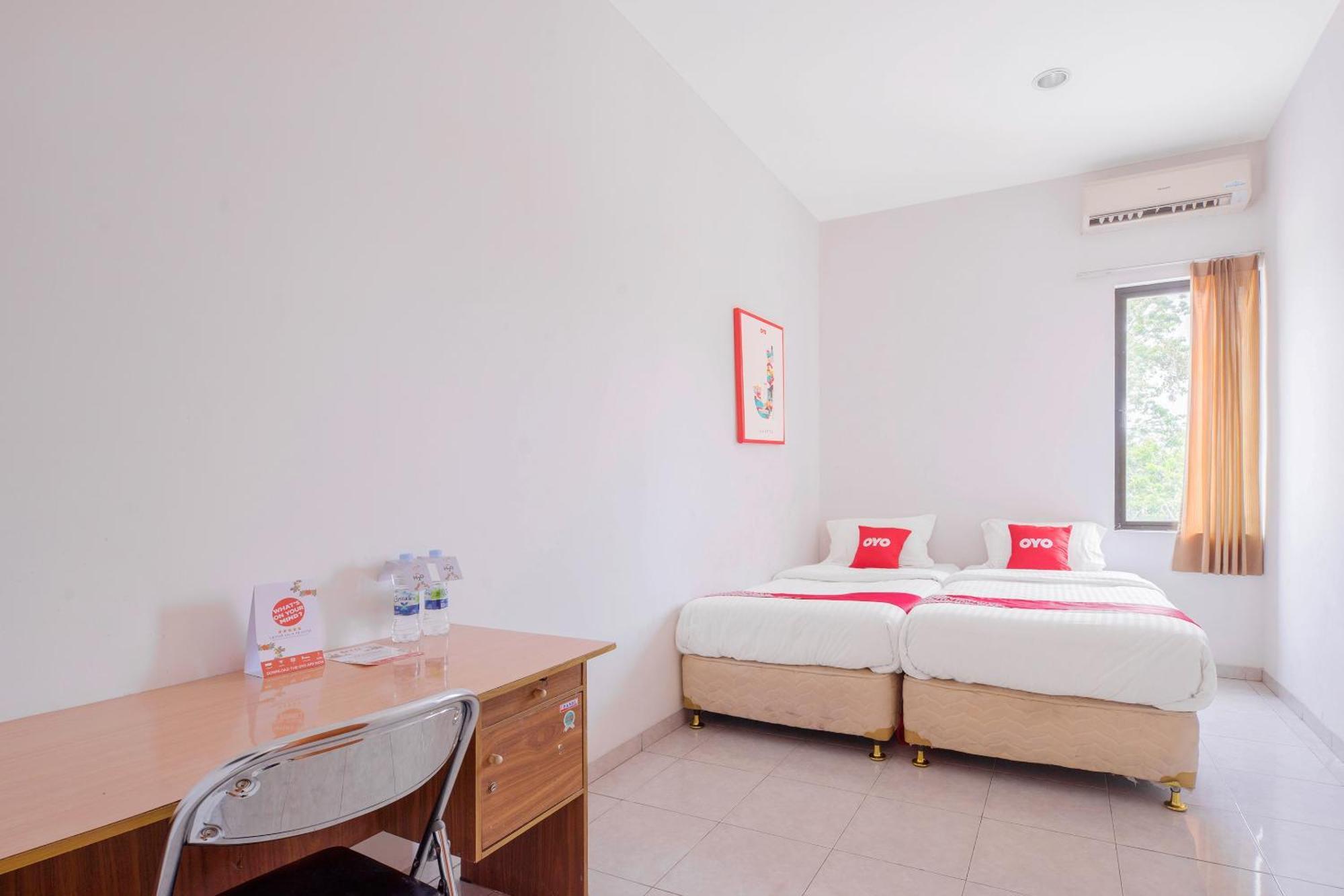 Super Oyo 866 Idola Residence Джакарта Экстерьер фото